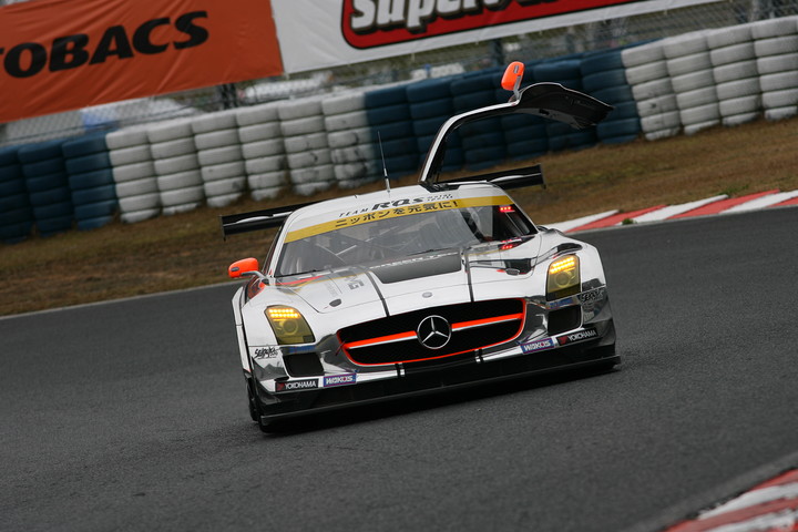 公式練習中にドアが開いたグリーンテックSLS AMG GT3の和田久／城内政樹組