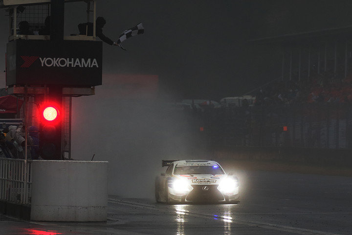 トップでゴールする平川亮（KeePer TOM'S RC F）