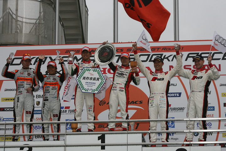 GT300クラスの表彰式