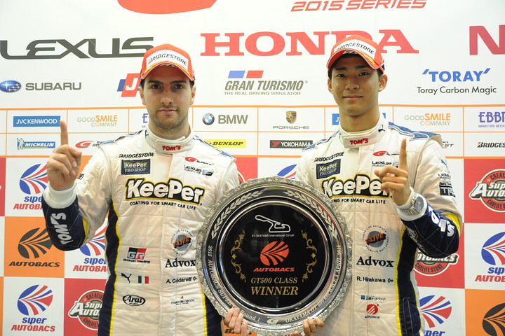決勝フォトセッション: GT500クラスのウィナー、アンドレア・カルダレッリ／平川亮組