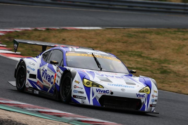 公式練習: GT300クラス・VivaC 86 MC（土屋武士／松井孝允組）