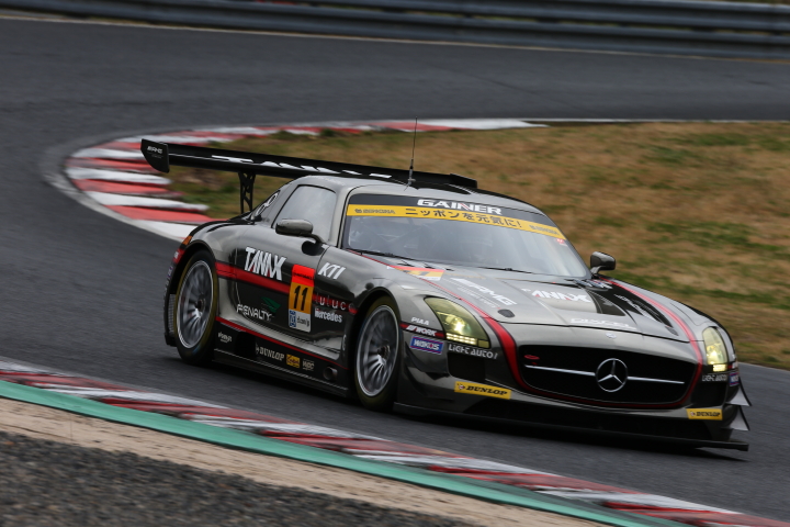 公式練習: GT300クラス・GAINER TANAX SLS（平中克幸／ビヨン・ビルドハイム組）