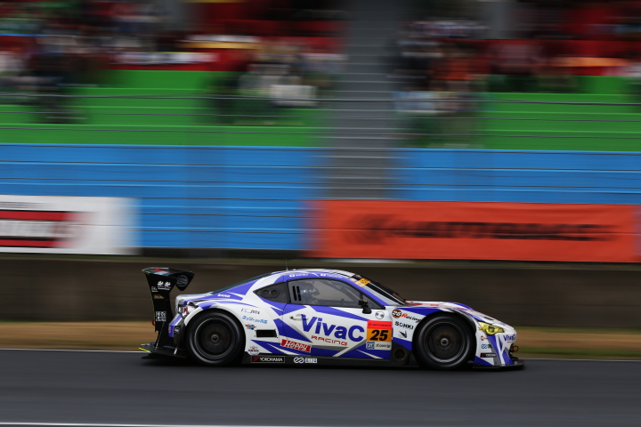 公式練習: GT300クラス・VivaC 86 MC（土屋武士／松井孝允組）