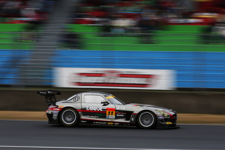 公式練習: GT300クラス・GAINER TANAX SLS（平中克幸／ビヨン・ビルドハイム組）