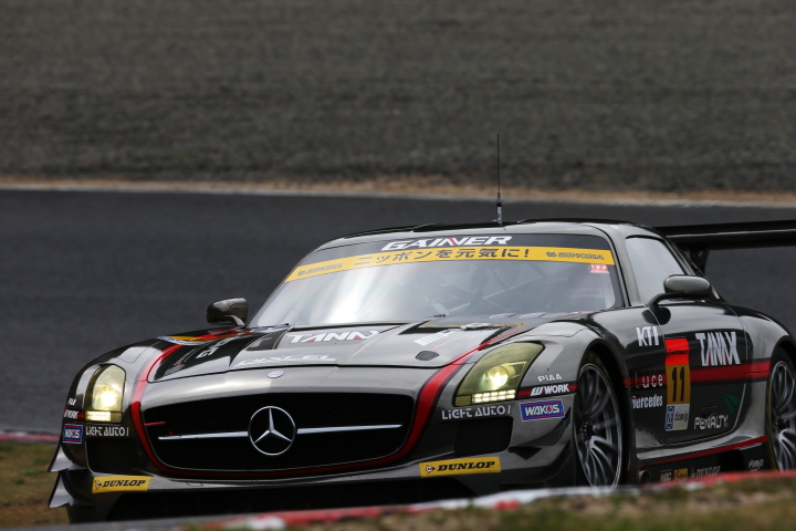 公式練習: GT300クラス・GAINER TANAX SLS（平中克幸／ビヨン・ビルドハイム組）