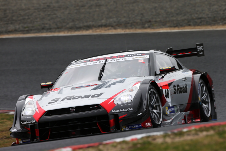 公式練習: GT500クラス・S Road MOLA GT-R（本山哲／柳田真孝組）