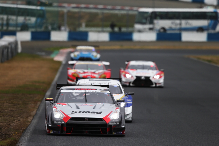 公式練習: GT500クラス・S Road MOLA GT-R（本山哲／柳田真孝組）