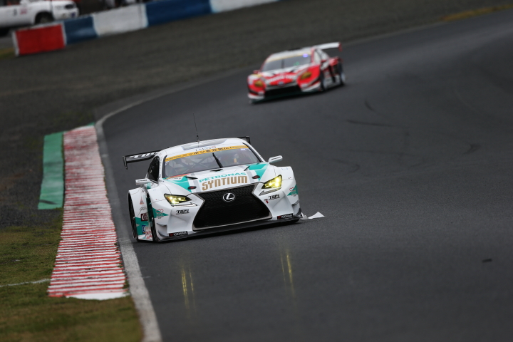 GT300クラスノックアウト予選Q1: 飯田章（SYNTIUM LMcorsa RC F GT3）