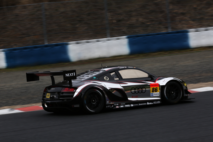 GT300クラスノックアウト予選Q1: クリスチャン・マメロウ（Racing Tech Audi R8）