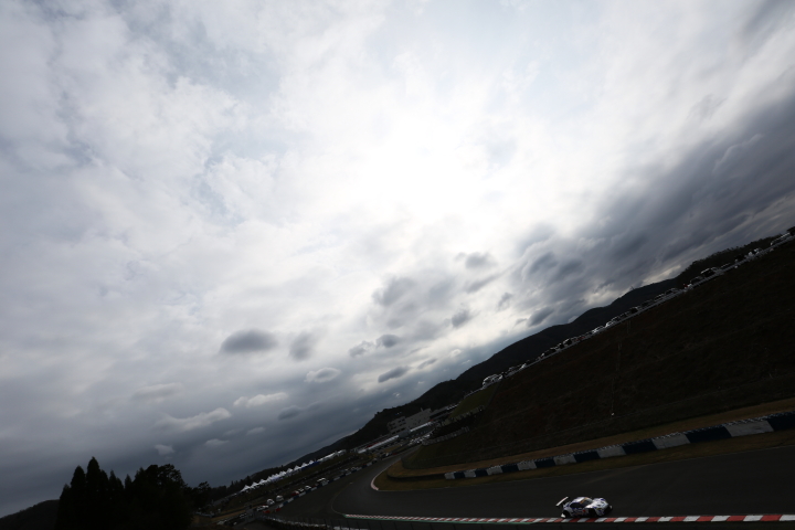 GT300クラスノックアウト予選Q2: 土屋武士（VivaC 86 MC）