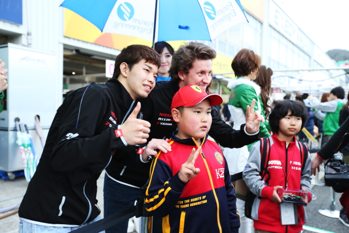 GTキッズウォーク: 佐々木大樹／ルーカス・オルドネスとファンの子供