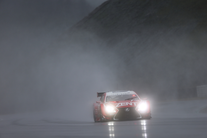 フリー走行: GT500クラス・ZENT CERUMO RC F（立川祐路／石浦宏明組）