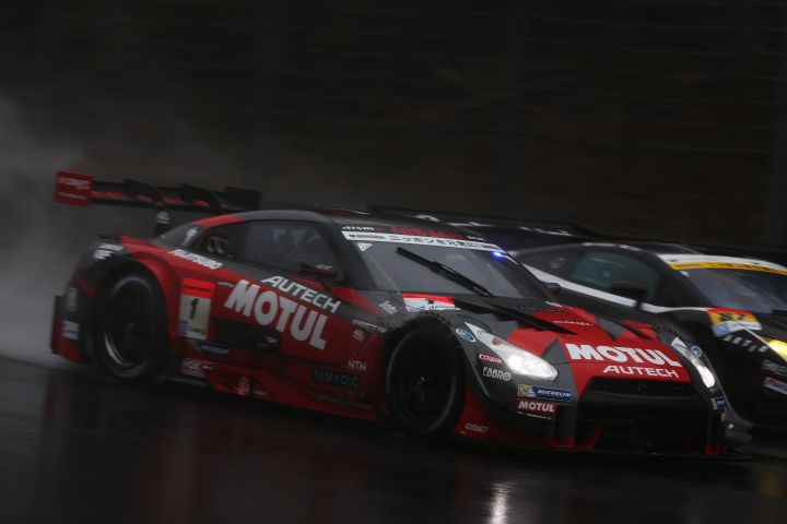 フリー走行: GT500クラス・MOTUL AUTECH GT-R（松田次生／ロニー・クインタレッリ組）