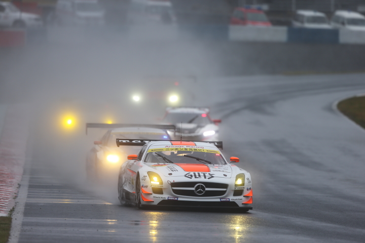 フリー走行: GT300クラス・SKT EXE SLS（加納政樹／安岡秀徒組）