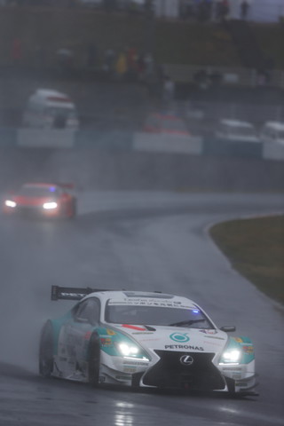 フリー走行: GT500クラス・PETRONAS TOM'S RC F（伊藤大輔／ジェームス・ロシター組）