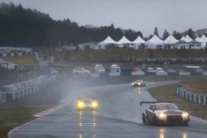 フリー走行: GT300クラス・B-MAX NDDP GT-R（星野一樹／高星明誠組）