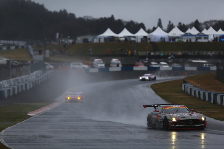 フリー走行: GT300クラス・GAINER TANAX SLS（平中克幸／ビヨン・ビルドハイム組）