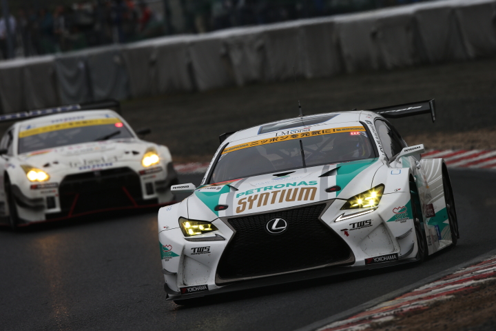 GT300クラス・SYNTIUM LMcorsa RC F GT3の飯田章／吉本大樹組