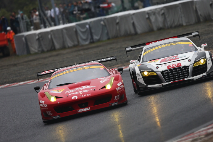 GT300クラス・KSF Direction Ferrari 458 vs GT300クラス・Audi R8 LMS ultra