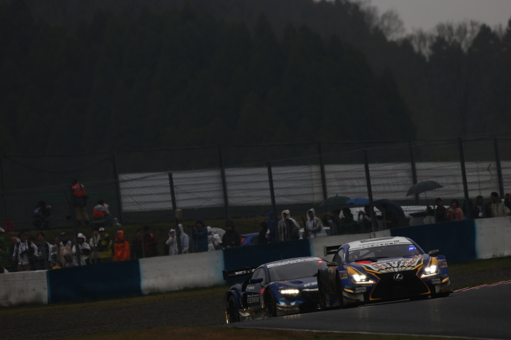 GT500クラス・WedsSport ADVAN RC Fの脇阪寿一／関口雄飛組