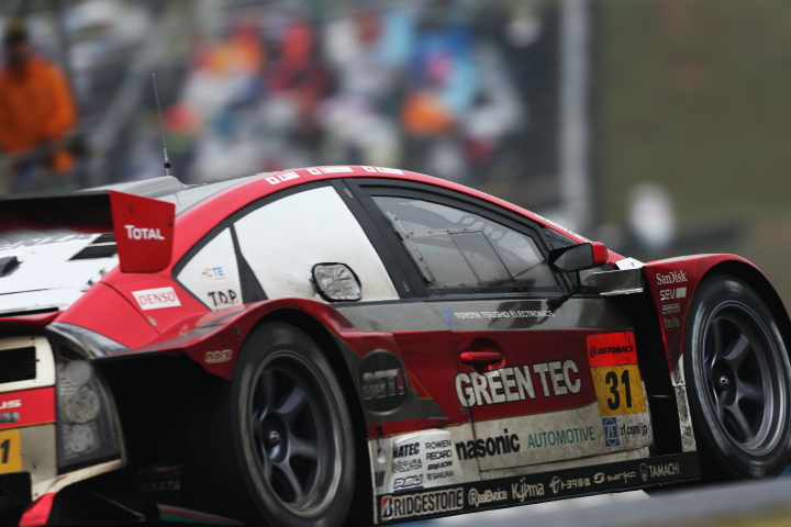 GT300クラス・TOYOTA PRIUS apr GTの嵯峨宏紀／中山雄一組