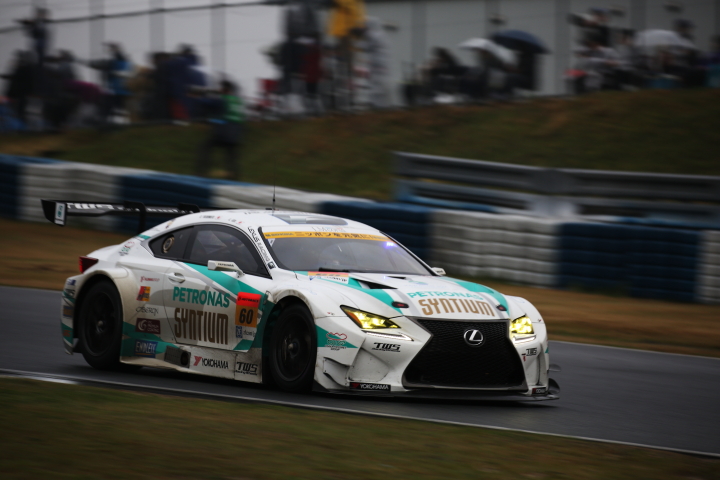 GT300クラス・SYNTIUM LMcorsa RC F GT3の飯田章／吉本大樹組