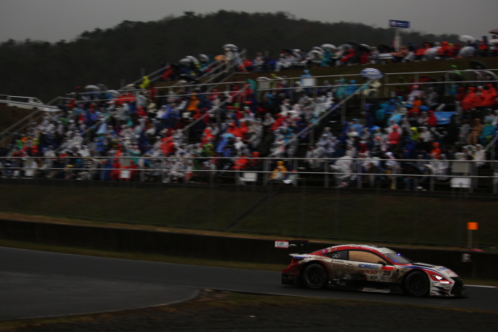 GT500クラス・DENSO KOBELCO SARD RC Fの平手晃平／ヘイキ・コバライネン組