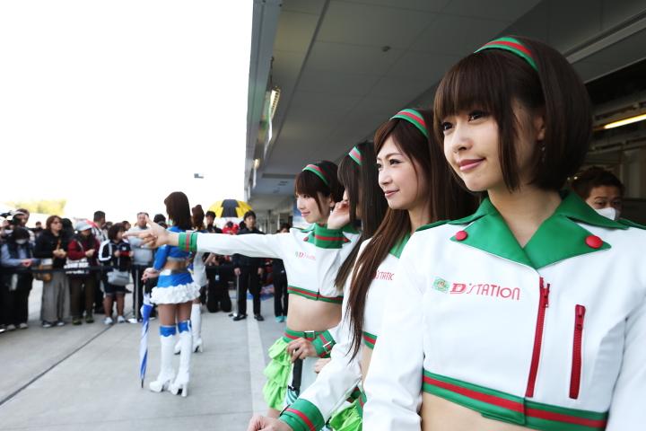 ピットウォーク: レースクイーン