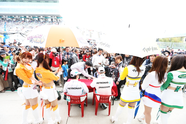 ピットウォーク: レースクイーン