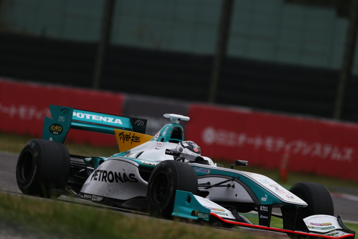 決勝レース: アンドレ・ロッテラー（PETRONAS TOM’S SF14）