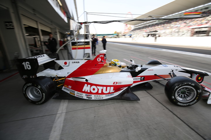 ノックアウト予選に出撃する山本尚貴（無限）