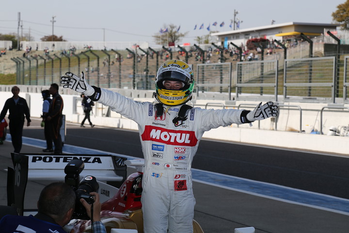 ポールポジションを獲得した山本尚貴（無限）