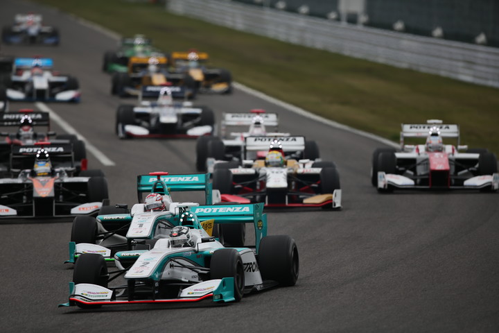 43周の決勝レースがスタートした