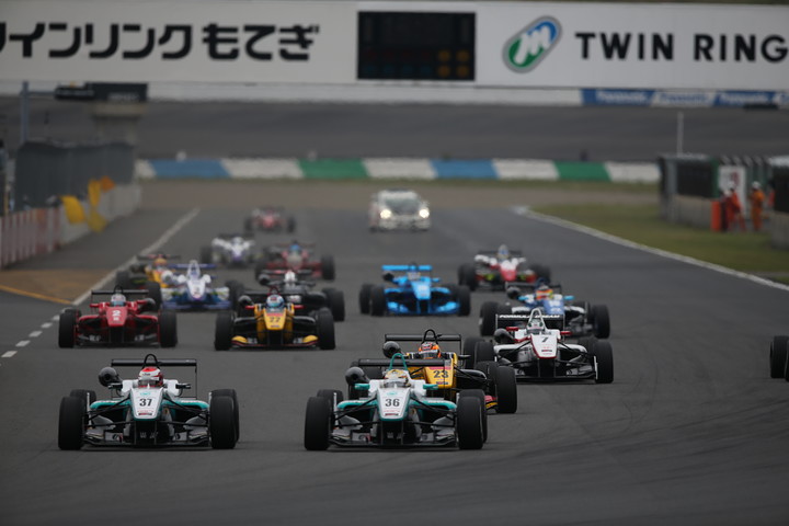 14周の決勝レースがスタートした