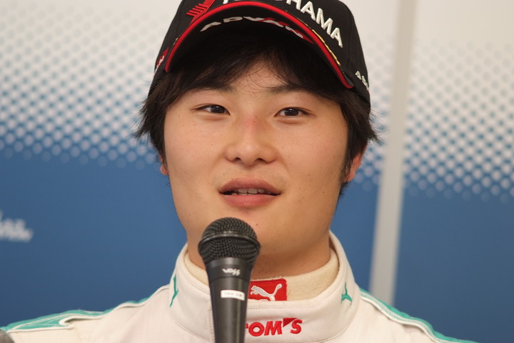 決勝記者会見: 優勝した山下健太（トムス）