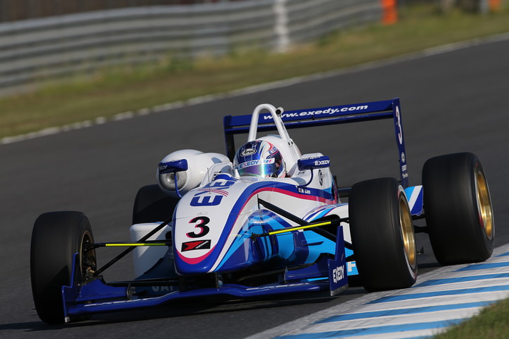 Nクラス決勝2位は三浦愛（EXEDY RACING F307）