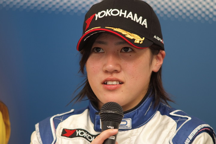 決勝記者会見: Nクラス決勝2位の三浦愛（EXEDY）