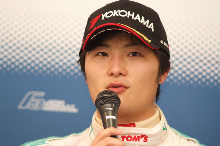 決勝記者会見: 優勝した山下健太（トムス）