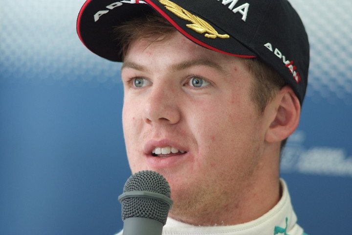 決勝記者会見: 2位のニック・キャシディ（PETRONAS TOM'S F314）