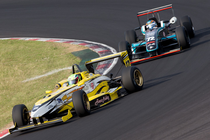 太田達也（佐藤製作所ミストKK-ZS制動屋）と金井亮忠（チームNATS・正義001）の4位争い