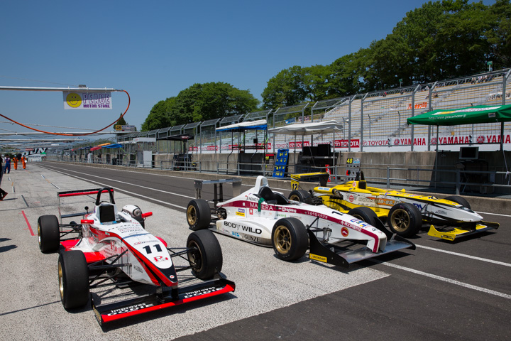 パルクフェルメに戻ってきた上位3台のマシン