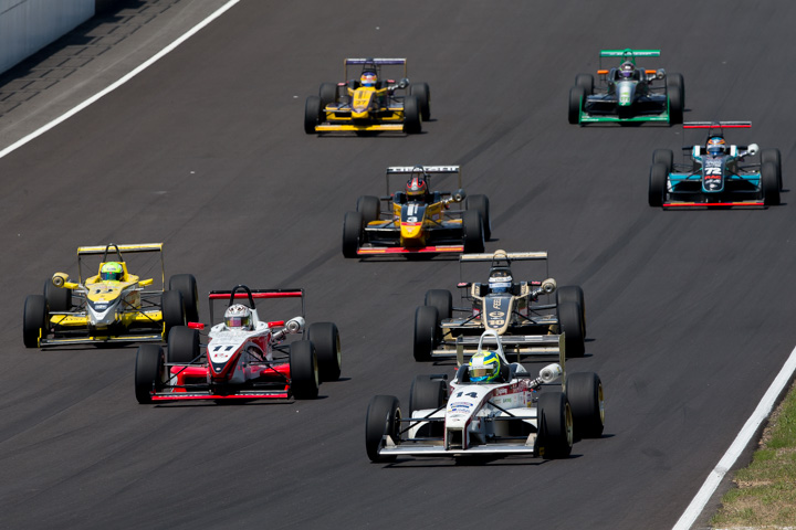 15周の決勝レースがスタートした