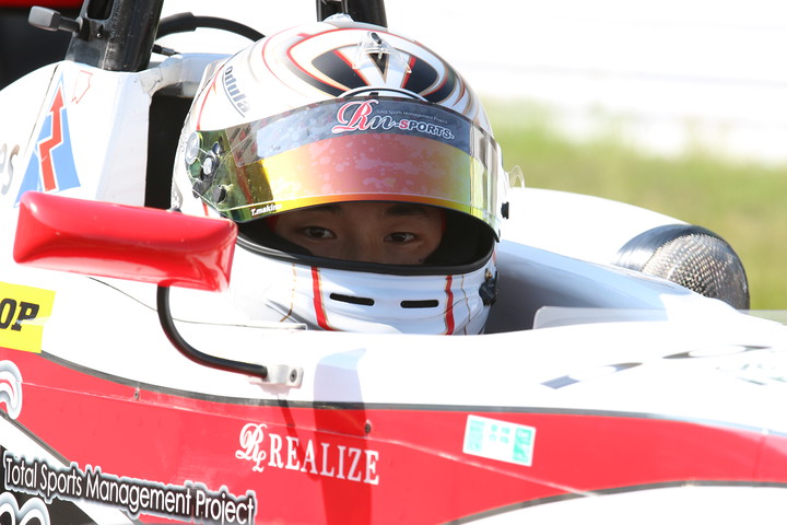 優勝した牧野任祐（DOODIE・制動屋ルーニー・MYST JSS）