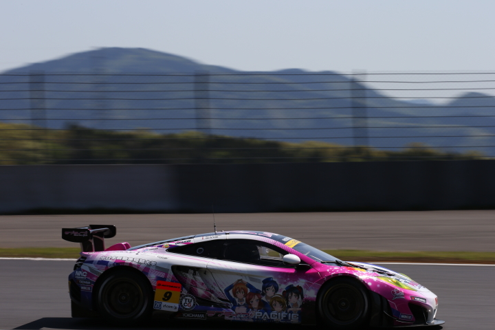 公式練習: 白坂卓也／東 徹次郎／山脇大輔組（GT300クラス・PACIFICマクラーレンwith μ's）