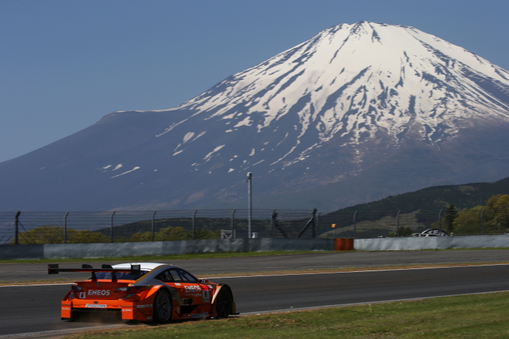公式練習: 大嶋和也／国本雄資組（GT500クラス・ENEOS SUSTINA RC F）