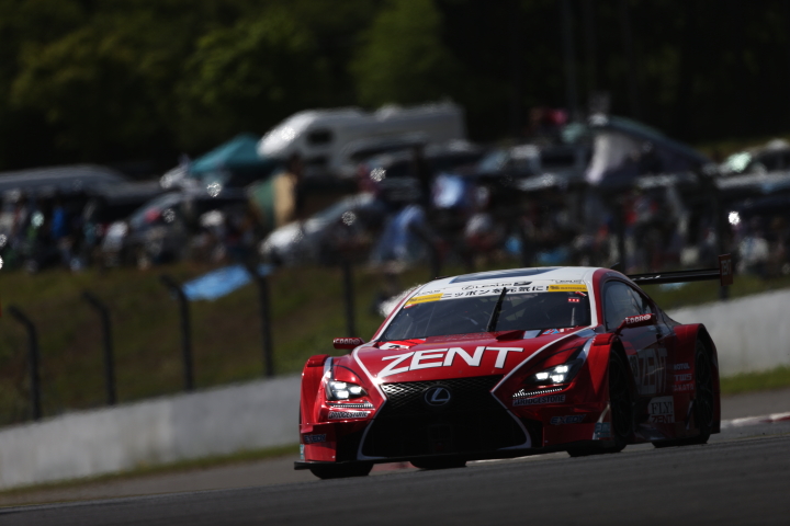 フリー走行: 立川祐路／石浦宏明組（GT500クラス・ZENT CERUMO RC F）