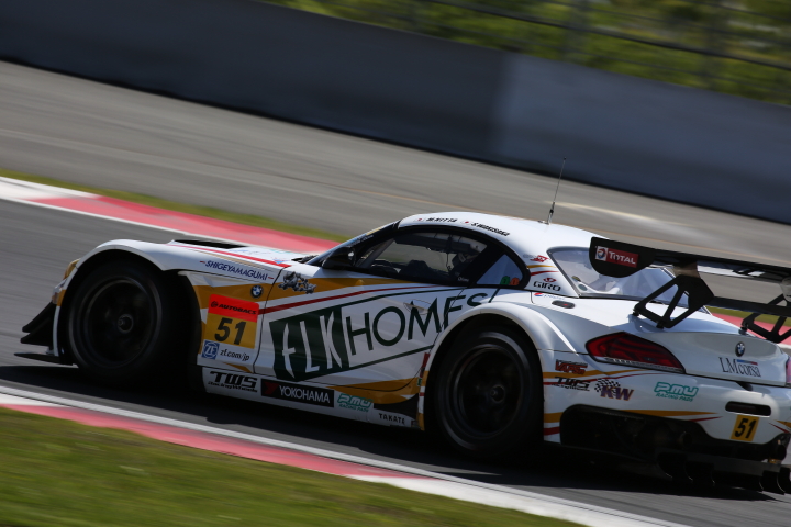 フリー走行: 新田守男／脇阪薫一組（GT300クラス・JMS LMcorsa Z4）