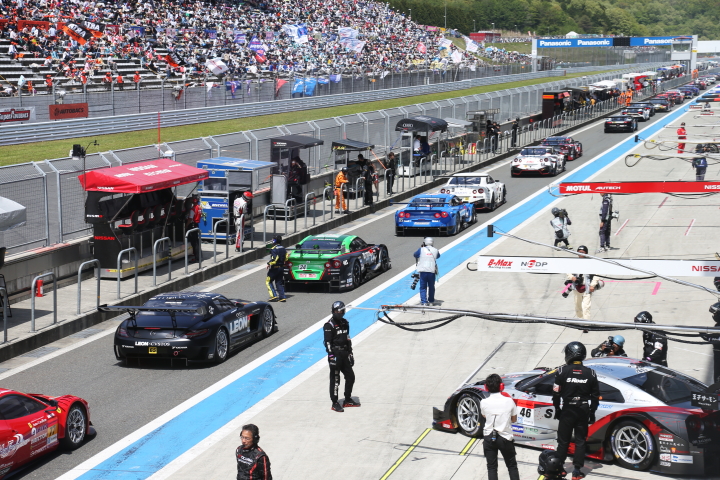 決勝レース: スタート進行が始まった