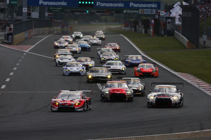 決勝レース: GT300クラスのスタートシーン