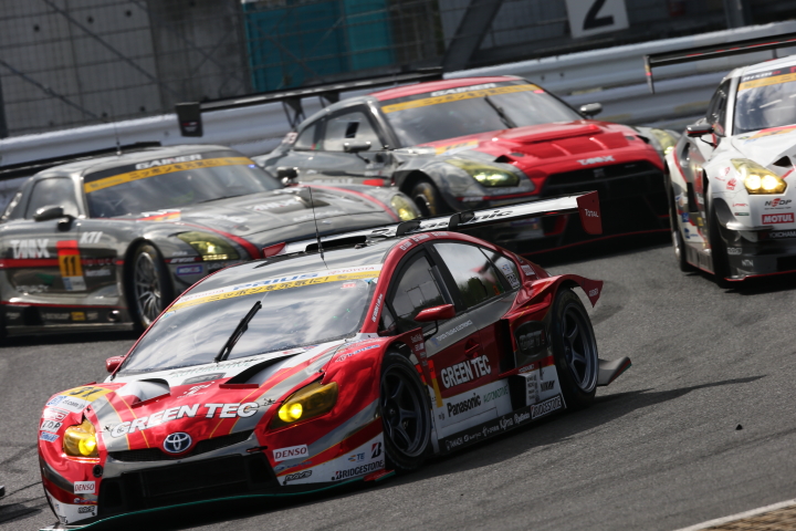 決勝レース: 佐々木孝太／中山雄一／嵯峨宏紀組（GT300クラス・TOYOTA PRIUS apr GT）